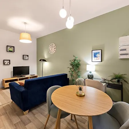 Studio Equipe Et Situe A 200m De La Gare *